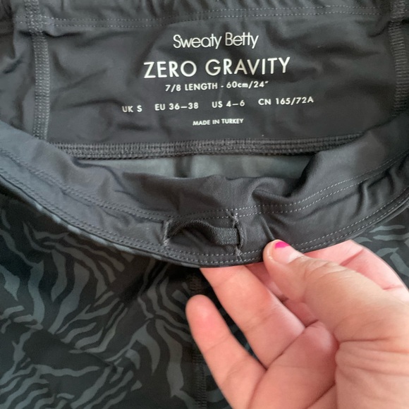 Sweaty Betty Zero Gravity Running Tight grey zebra check print 7/8 length- 4-6 - Picture 5 of 10
